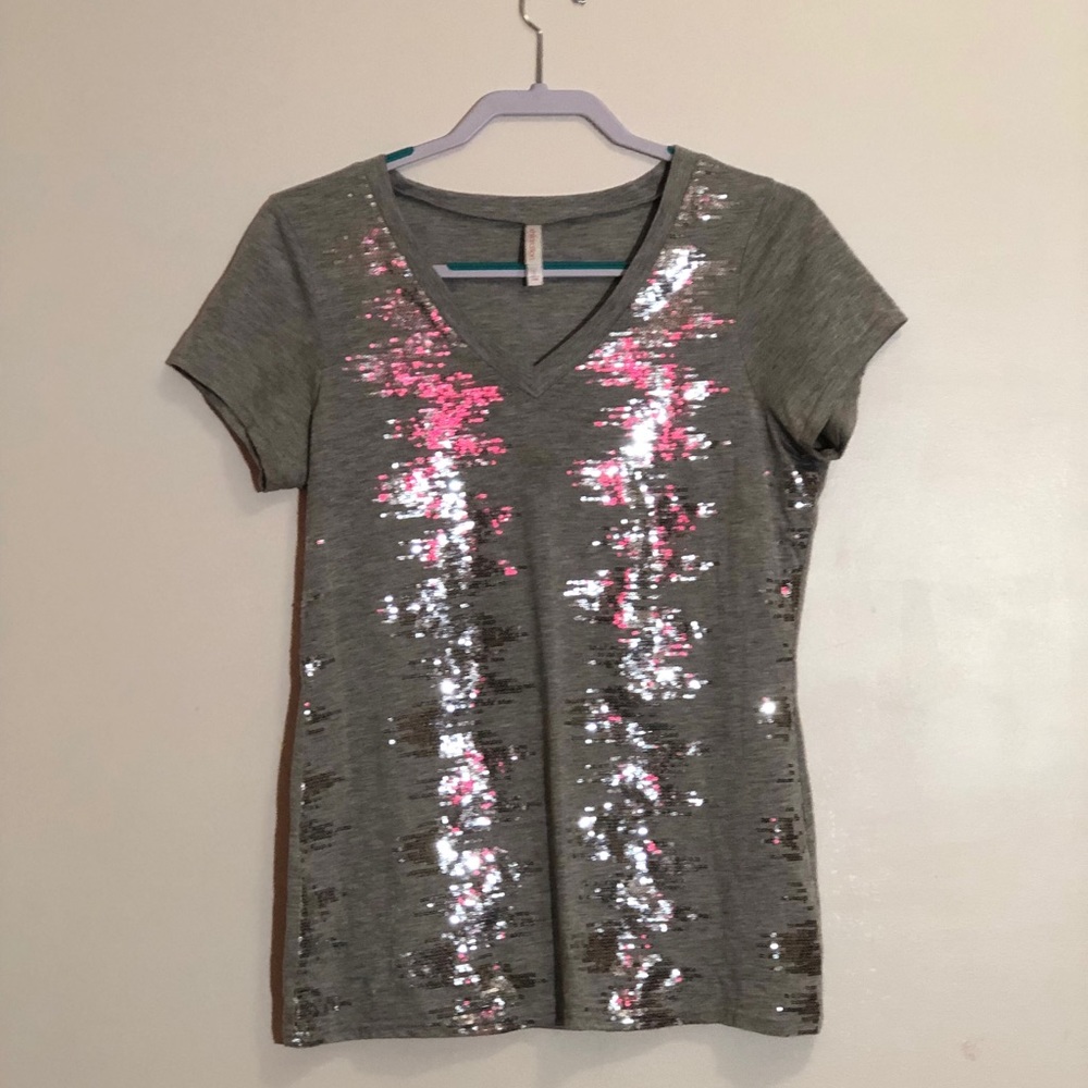 Gray sparkly tee 🎇✨